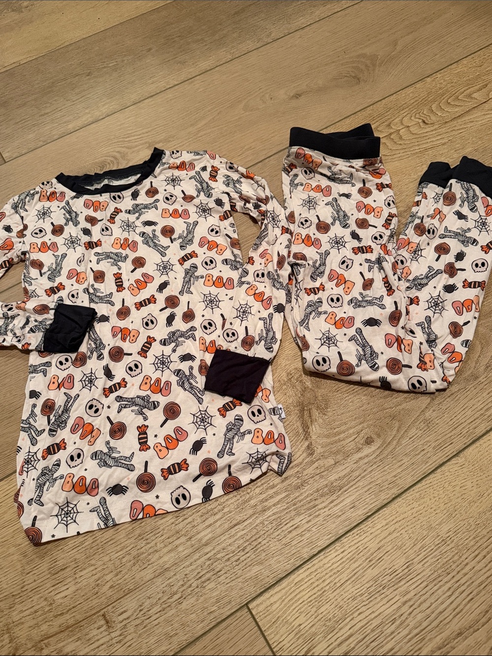 Kids Halloween Skeleton 'Boo' Pajama Set - White & Black. No flaws